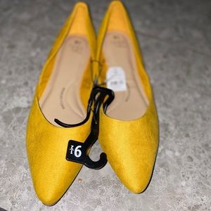 NWT Mustard yellow flats